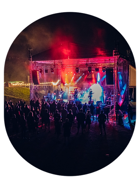 Foto pódia a střechy k pronájmu